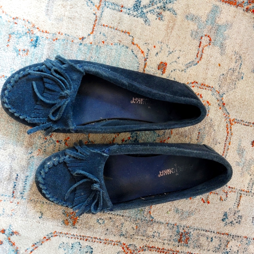 Minitonka size 6 slipons